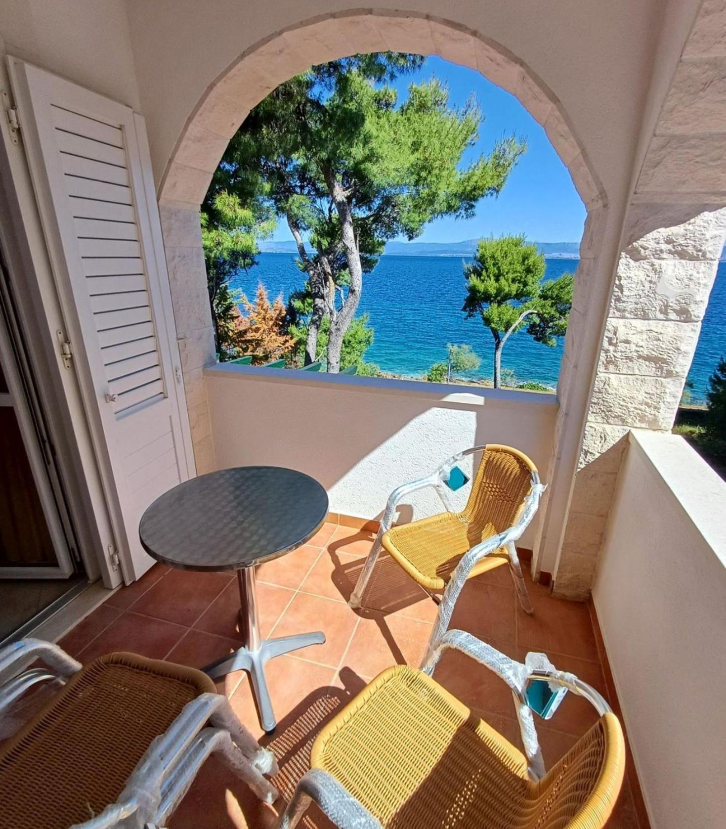 Apartments Villa La Riva - Seafront Accommodation Sutivan Exterior foto