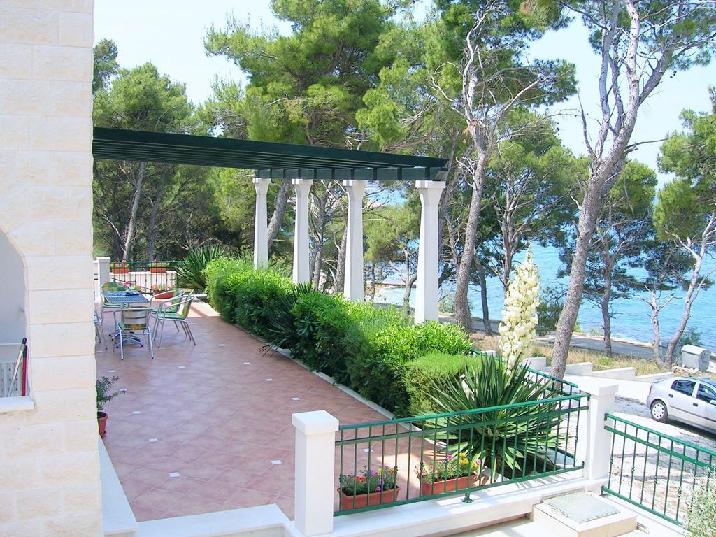 Apartments Villa La Riva - Seafront Accommodation Sutivan Exterior foto