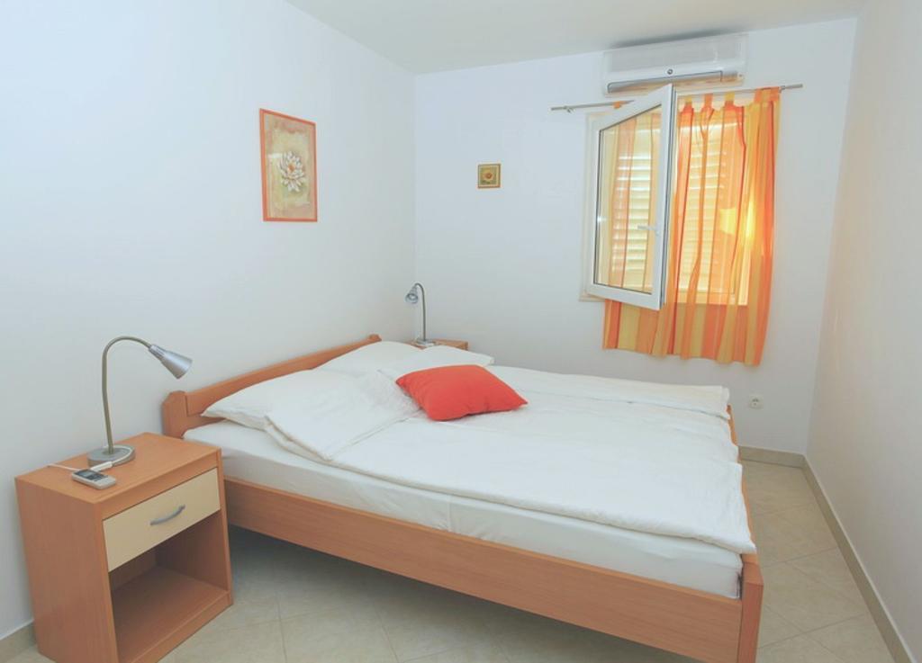 Apartments Villa La Riva - Seafront Accommodation Sutivan Quarto foto
