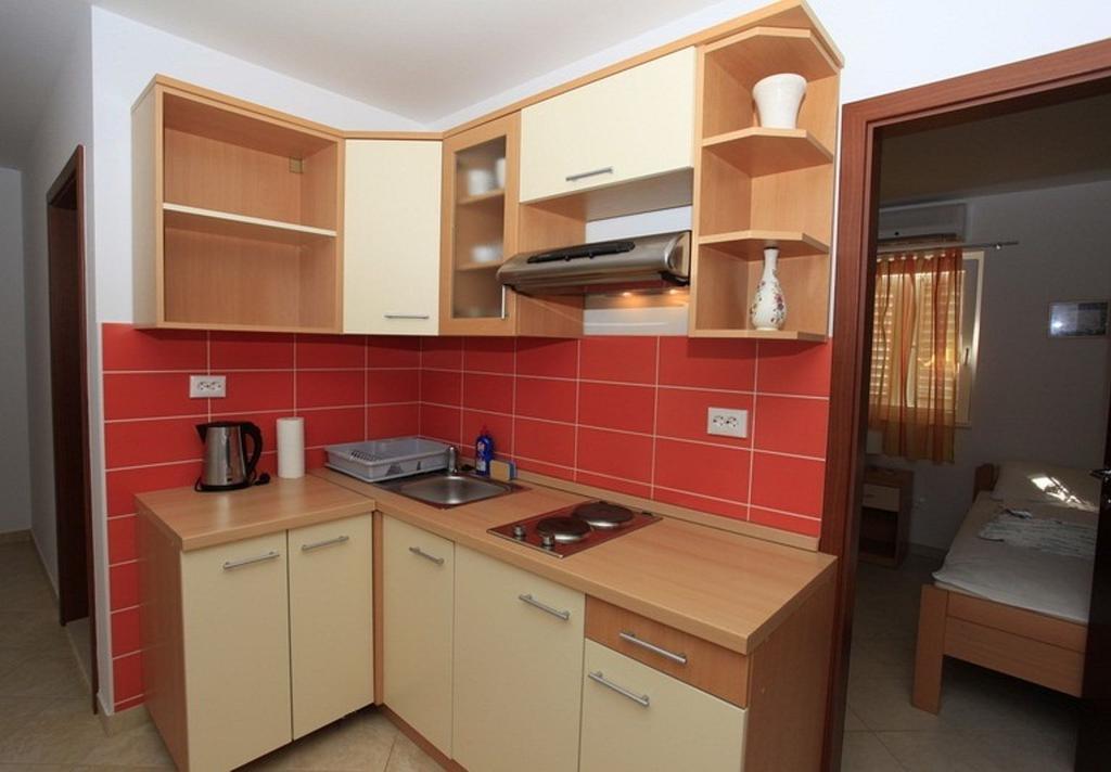 Apartments Villa La Riva - Seafront Accommodation Sutivan Quarto foto
